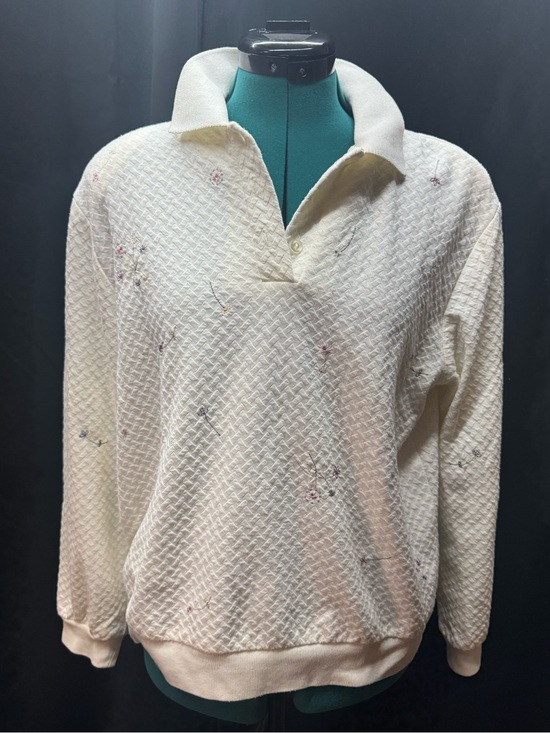 Tag Tops - Tag Cream Textured Collared Long-Sleeve Sweatshirt with Subtle Floral Embroidery